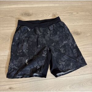 Lululemon Men’s Size Medium Gray 9.5" Inseam NO LINER Activewear Shorts